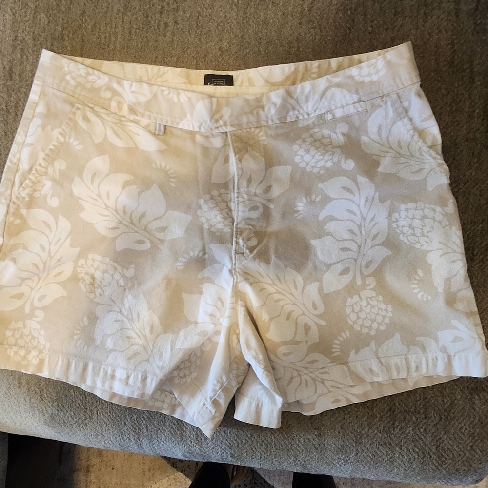 Riveted By Lee's Floral White Women's Shorts